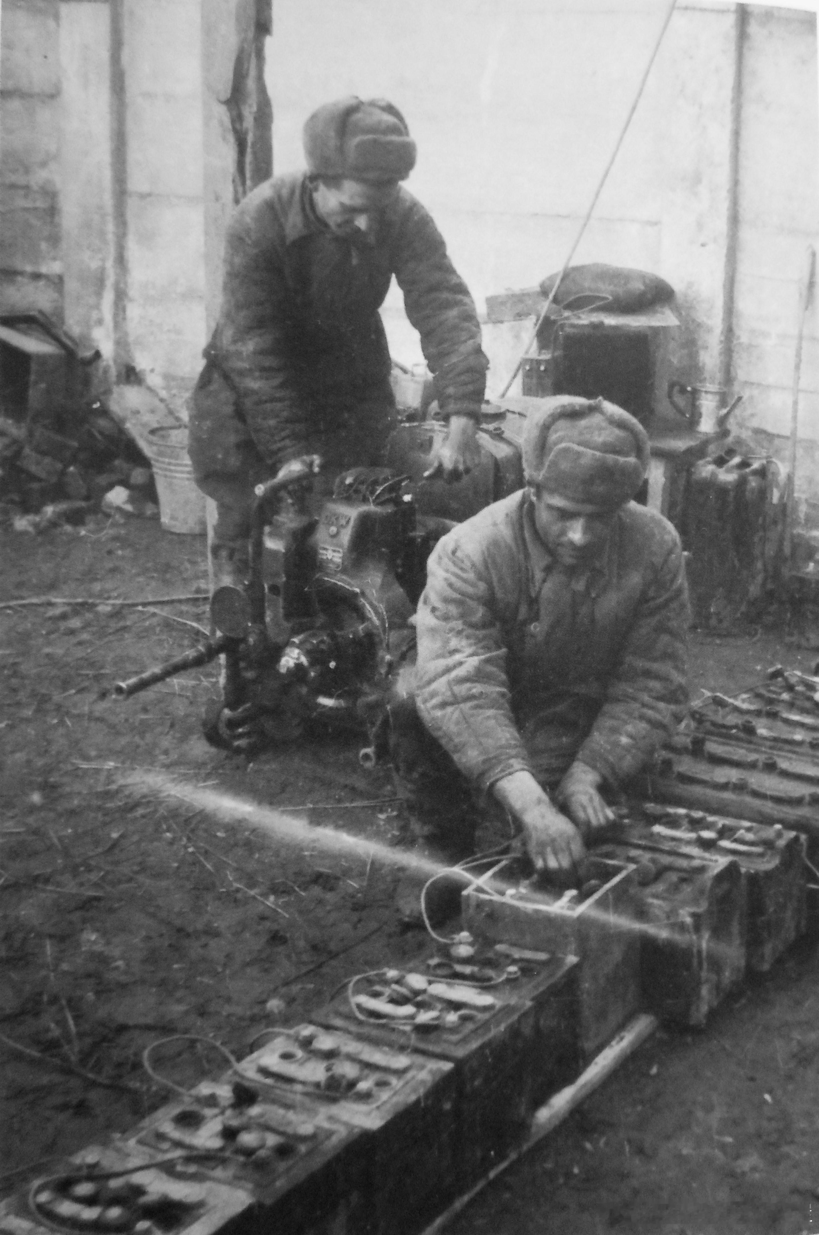 1945年3月乌克兰第3方面军坦克第18军近卫重型自行火炮第363团一个分队下士