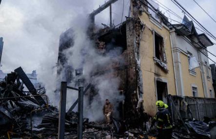 【普京发强硬警告：乌拒领土要求将动武续战】普京近期发出强硬警告，若乌克兰不接受其