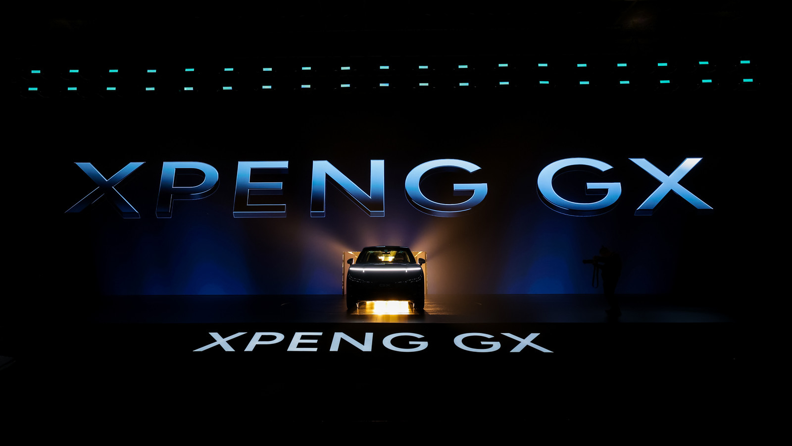小鹏GX全是科技 今晚小鹏GX 正式亮相，一台全尺寸大六座 SUV 直接把科技感