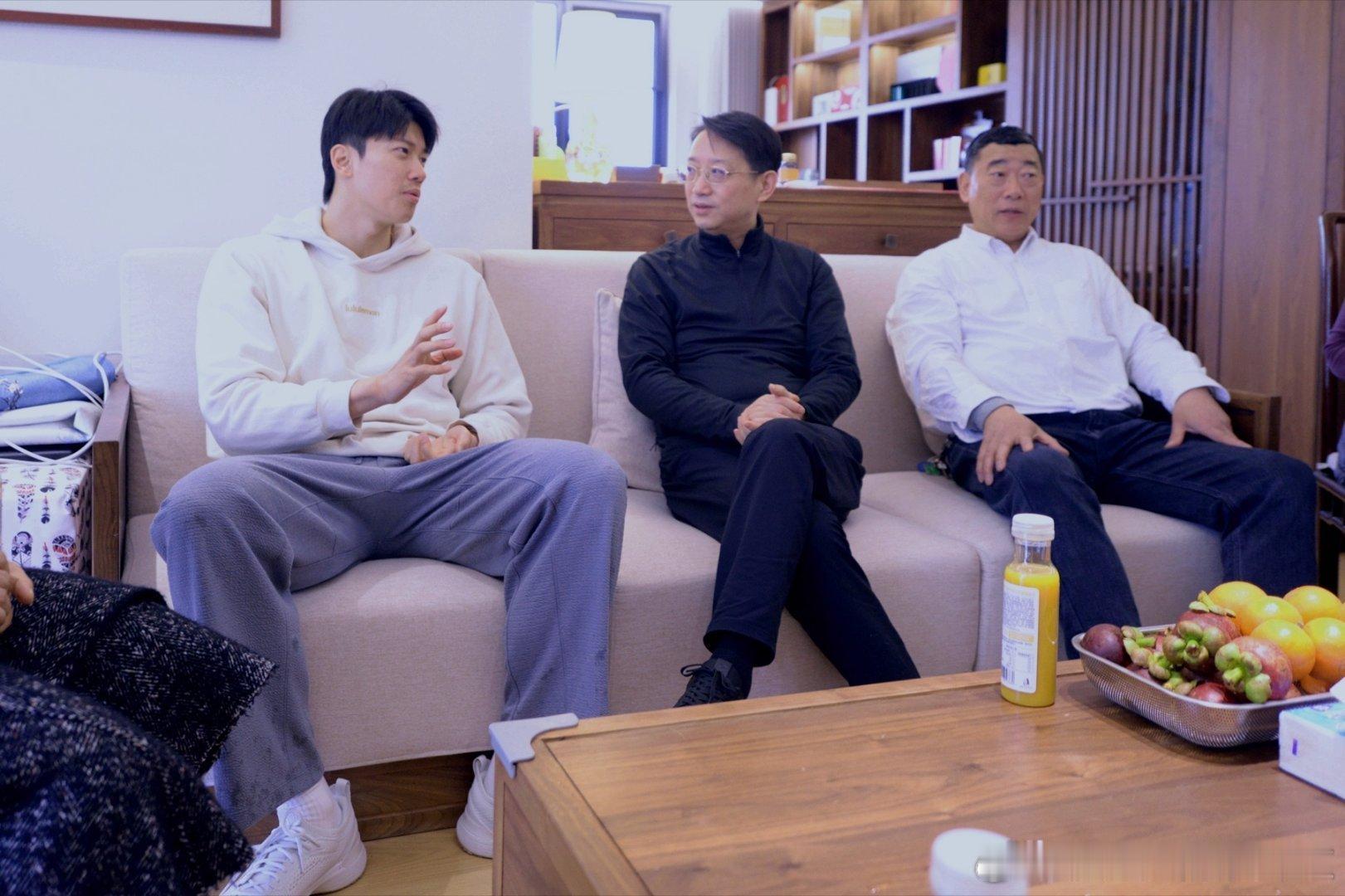 2月16日（除夕 ），在马年新春佳节来临之际，宁波市体育局党组书记徐承志，市体育