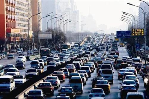 全国主要城市机动车保有量：
1.北京：758万辆
2.成都：709万辆
3.重庆