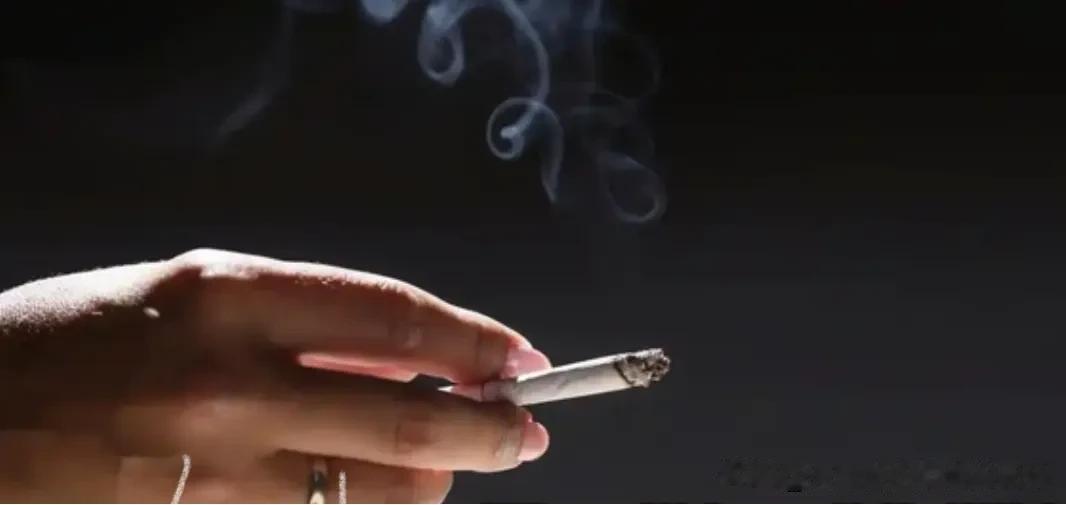 吸烟就取消学费减免？川大这条规定冲上热搜，真相是……

一边拿着国家的学费减免，