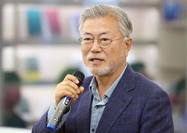 【#韩国检方起诉前总统文在寅# 】4月24日消息，韩国检方以受贿嫌疑起诉前总统文