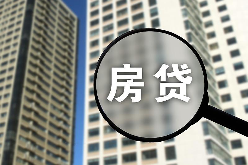 最近房贷最长可以贷40年的消息，一下子冲上了热搜，很多人都在讨论，到底是福利，还