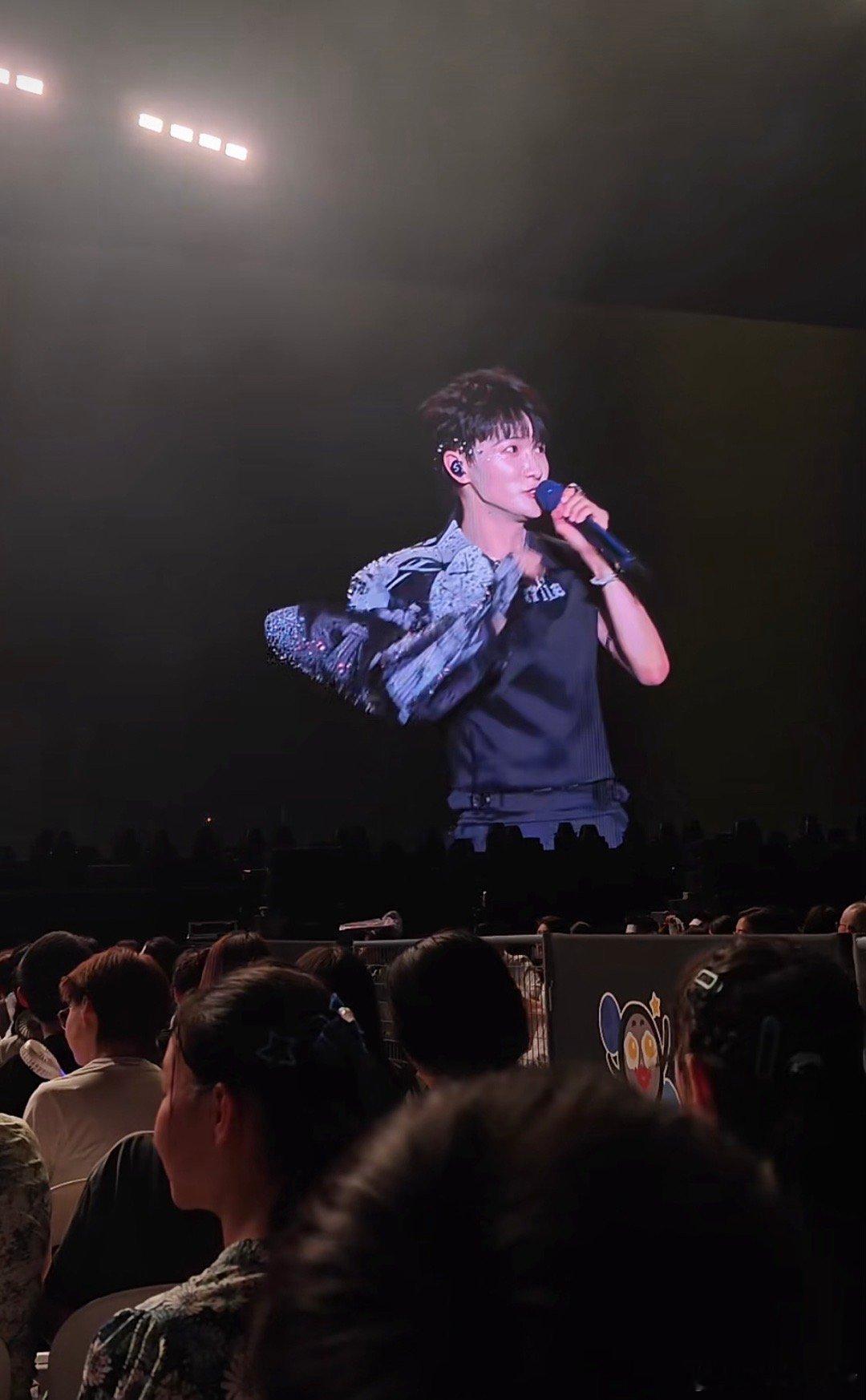 #杨幂对周深说少管我#哈哈哈哈哈哈哈哈哈哈！杨幂对周深说少管我，周深应该回杨幂一