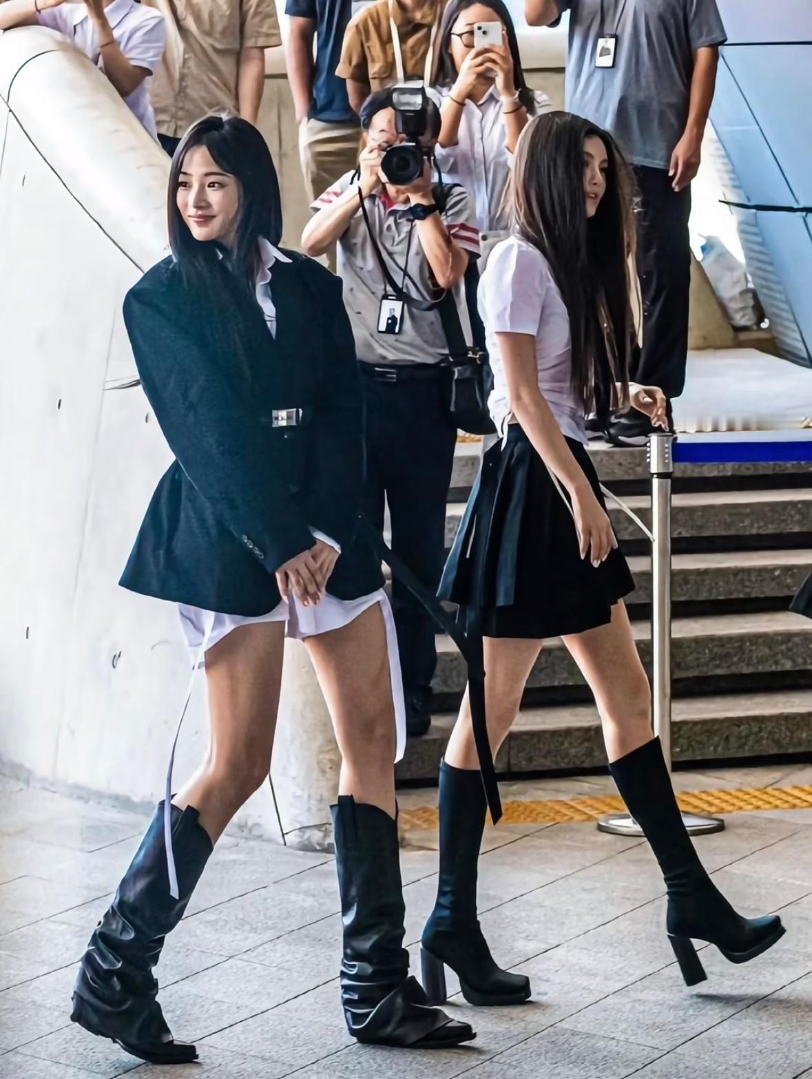 丹真的好像芭比 minji还是平底鞋 谁懂这两个女人的权威…. 