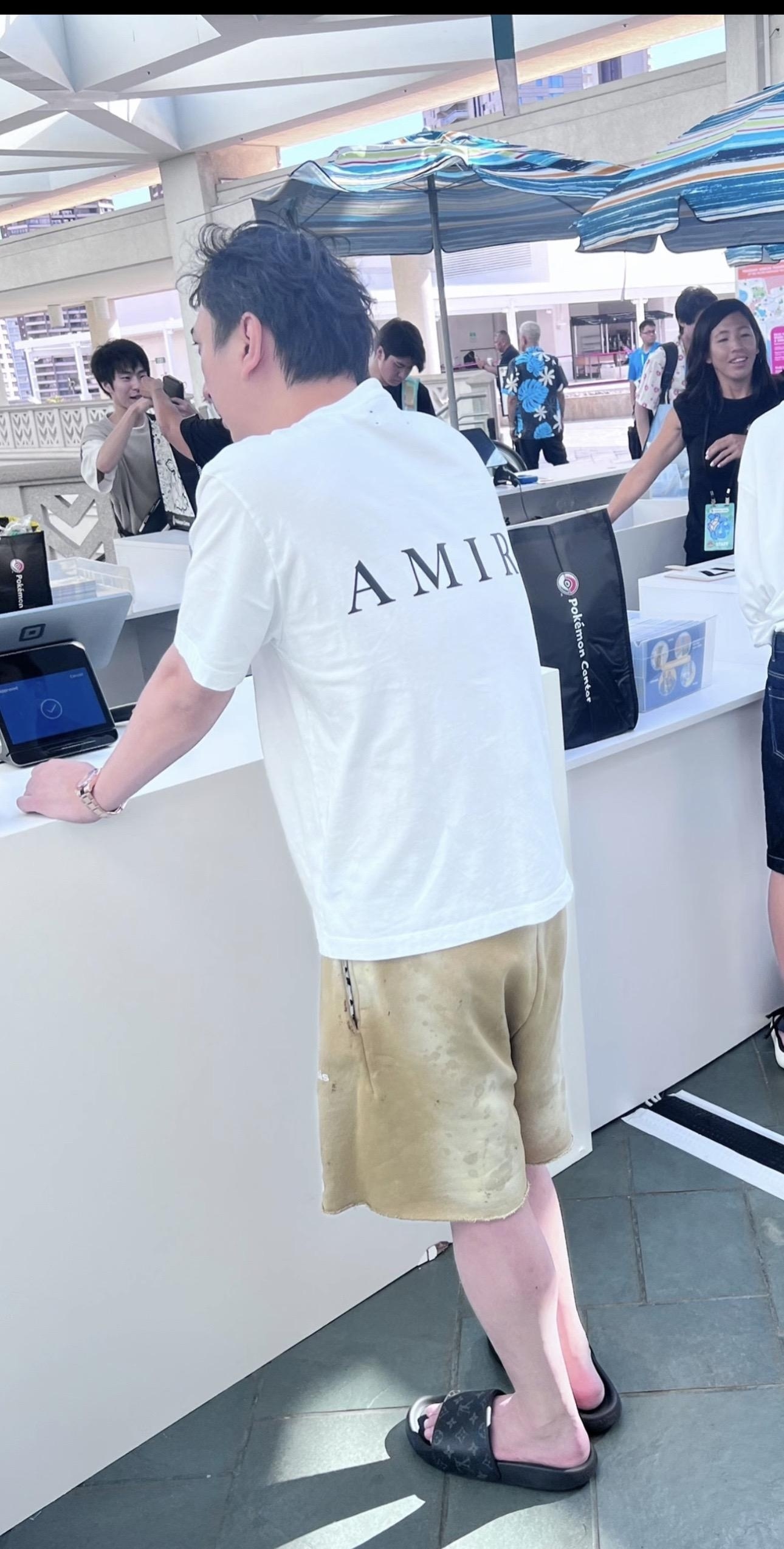 王思聪在夏威夷被偶遇，这次身边没带女伴发型都没整理，突然发现校长脾气很好，一天天