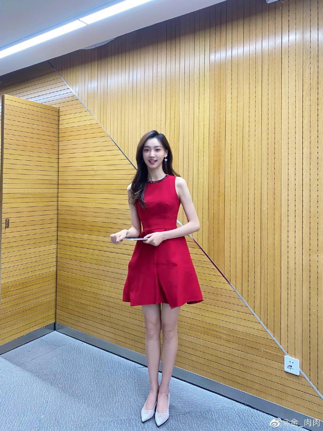 咪咕体育和腾讯体育还是太权威了，就爱看观众喜欢看的比赛，主持人也非常吸睛，解说也