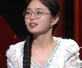 “我要回家…”河南女孩10岁父亲离世，盲人二叔靠种地供养考上大学，没想到，毕业后