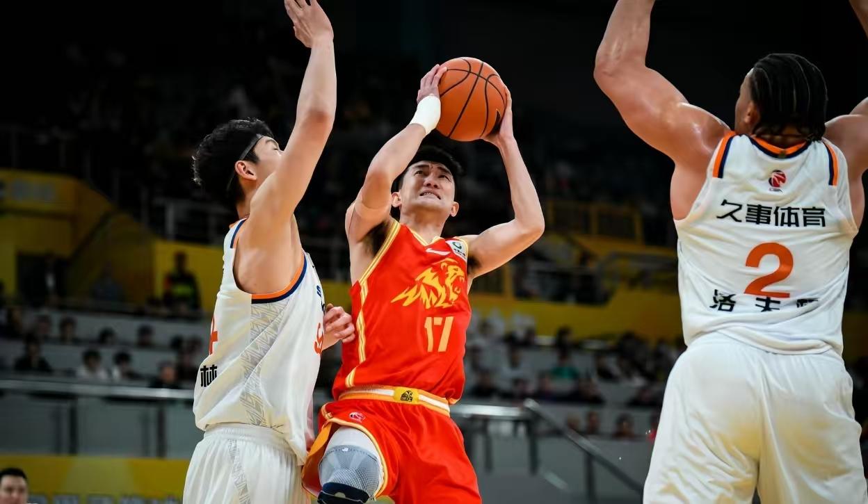 上海VS广厦，攻与防、快与慢之争，广厦存伤病隐患，上海阵容更厚
今晚CBA总决赛