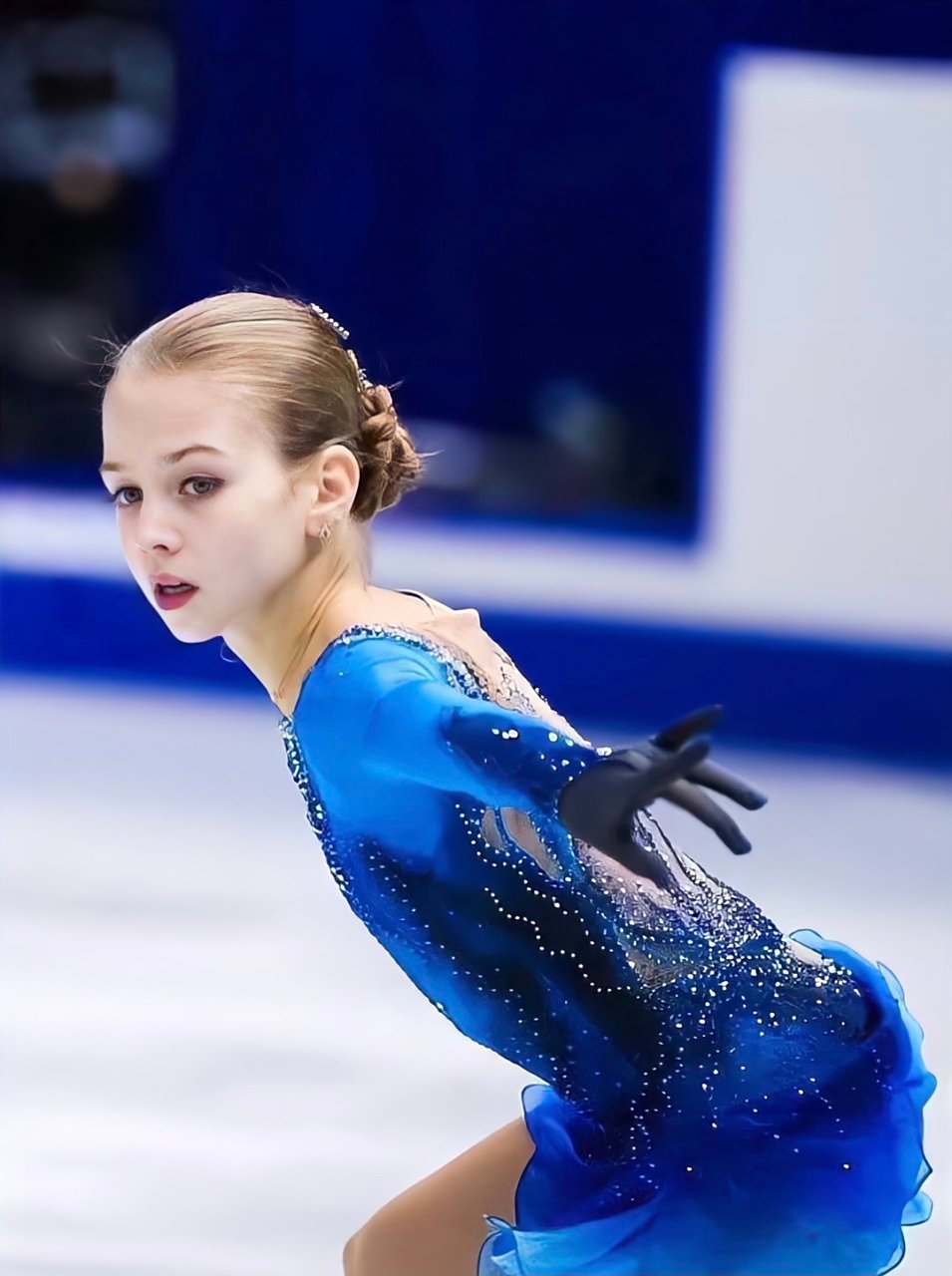 特鲁索娃产后五个月腹肌回归颜值逆天的冰上舞者特鲁索娃太绝了！产后仅18天重返冰场