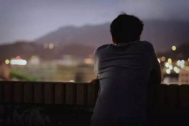 想念有个别名，叫自捅千刀。——李宫俊《李宫俊的诗》
