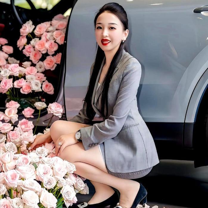 AI把“销冠”的脸贴进了裸照里。
48小时，她接到200个骚扰电话。
牟倩文，卖