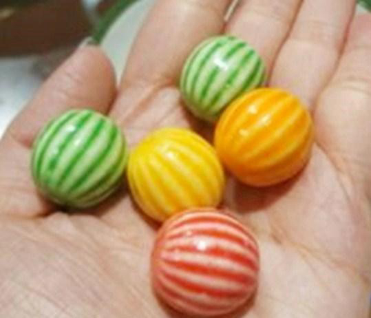 三十年前的奢侈品零食有多好吃记得小时候应该0几年，【西瓜泡泡糖】一毛钱能买两颗，