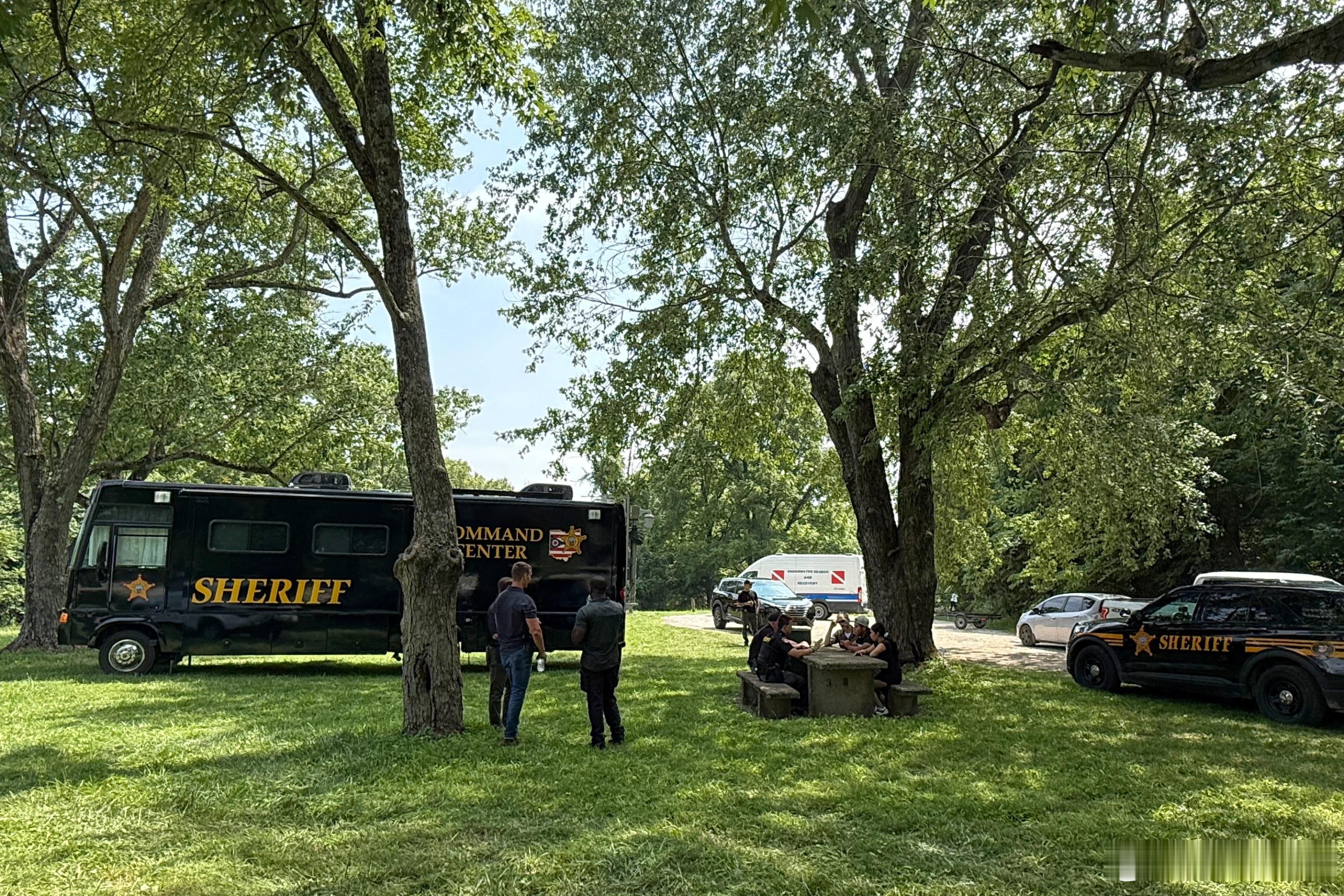 【1人溺水导致5人死亡】 （美联社）——当局周一表示，俄亥俄州一条河流上发生一起