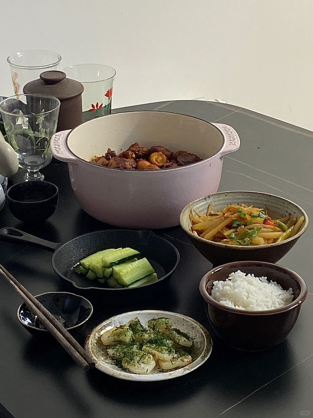 这顿红烧肉配上苔条年糕好吃🥡