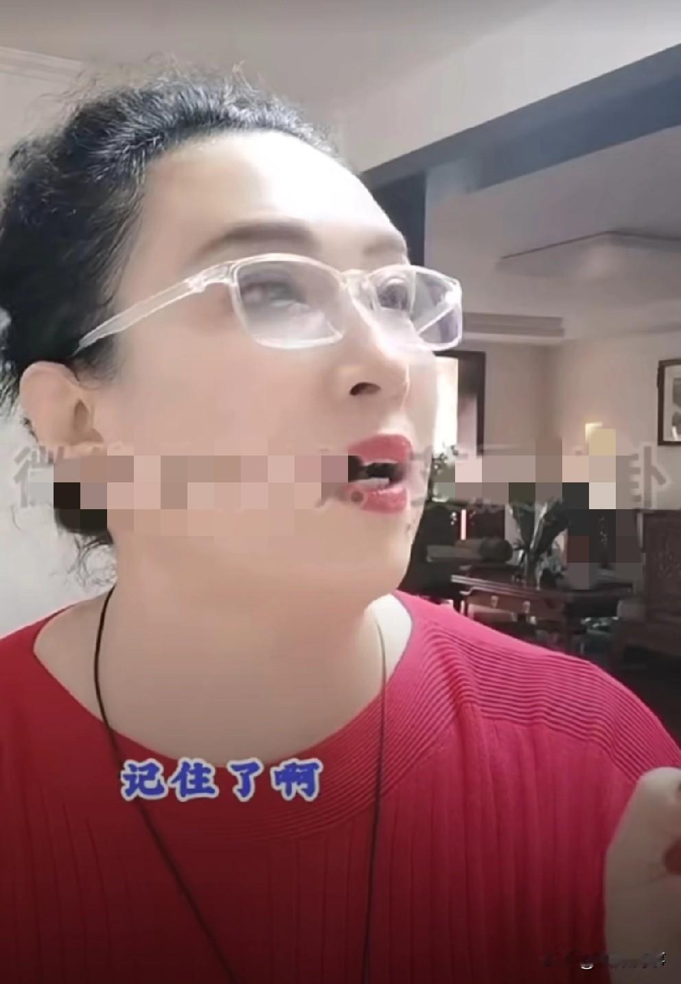 T佑开会圈禁播场地，“佑爸”骂咧：吃完饭撵厨子！

           “佑妈
