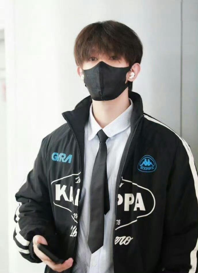 夏之光和何洛洛已经出发云南了，张颜齐这边也是通知了。 真等到R1SE重聚了，谁能