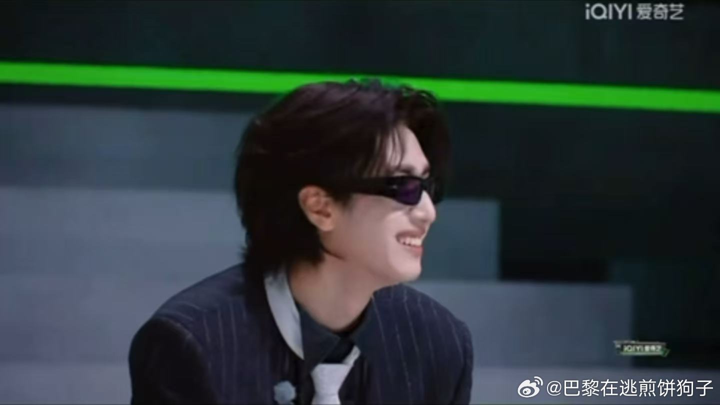 严浩翔这次敢把说唱做成两种气质，说明不太怕被说"不稳"。我反而觉得这种实验心态挺