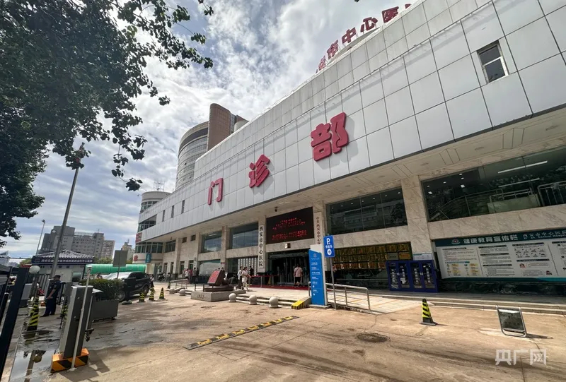 【#血铅异常儿童家长不认可枣发糕是病因# ！多名家长发声！】日前，多名就读于甘肃