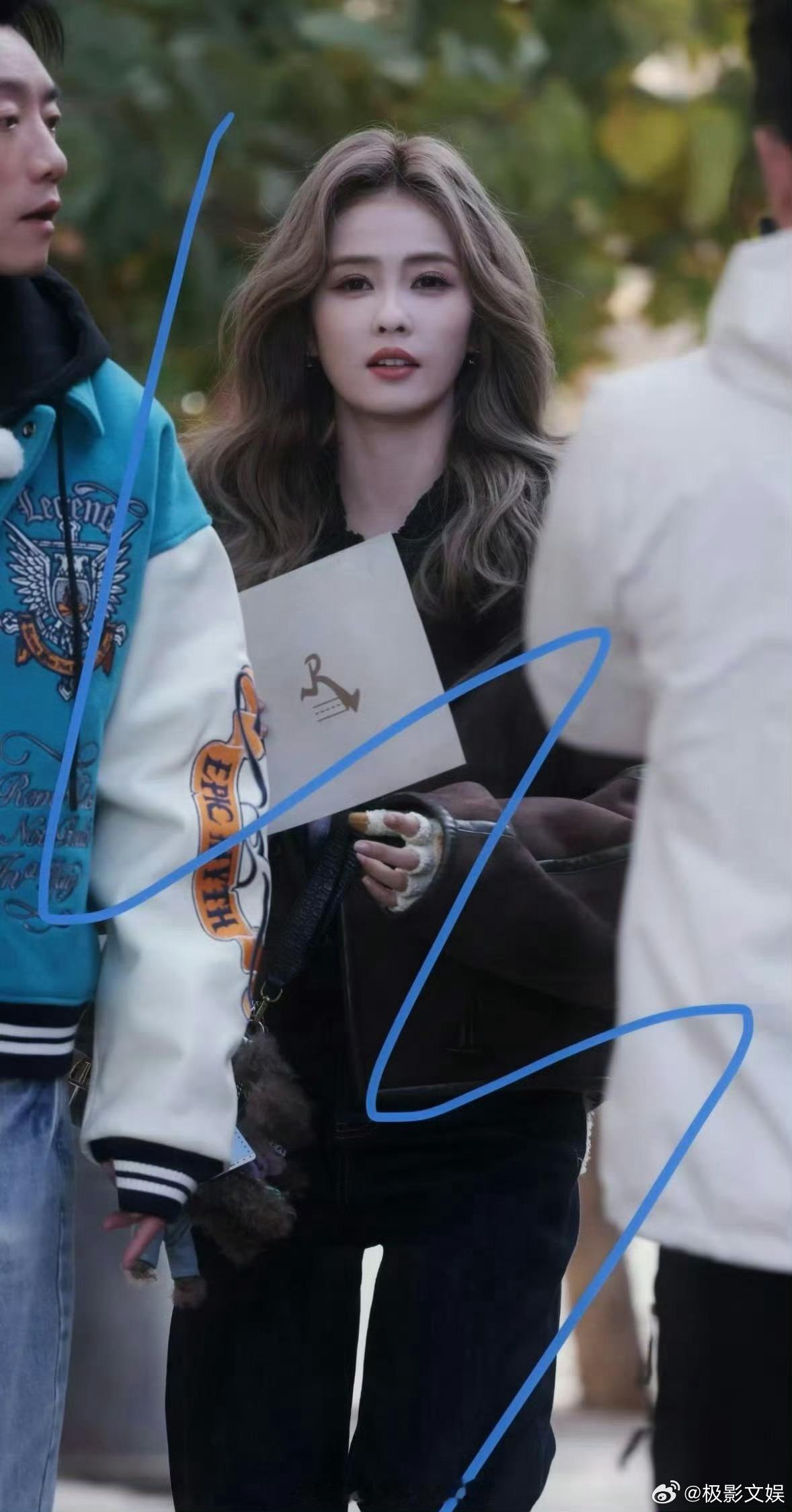 白鹿奔跑吧录制生图白鹿新疆路透白鹿新疆路透，生图好绝，确实很不错 ​​​