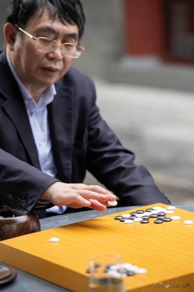 “斗日勇士”聂卫平走了！

素有“棋圣”美誉的聂卫平因病辞世了。
国人记住聂卫平