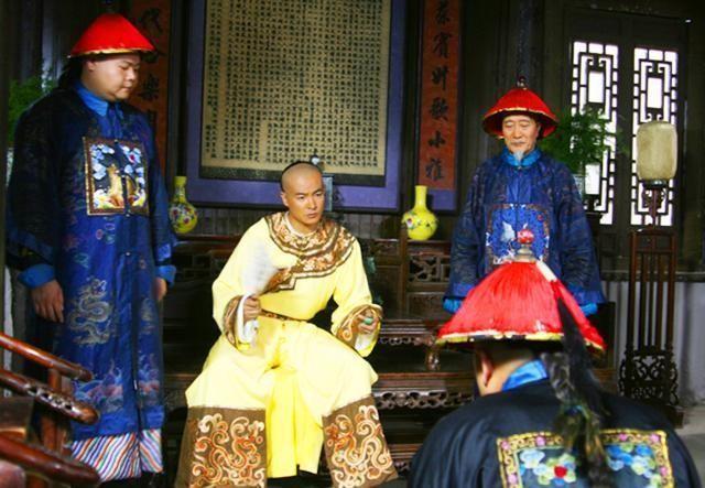 以清朝为例，详细介绍官员请假和退休相关制度有哪些值得关注的地方？
1780年十一
