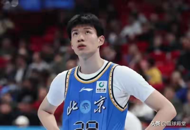 张鹏晖，一个比赛最后11秒时都没看清此人为谁，长的如何英俊帅气的年轻人，就是他，