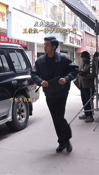 王俊凯生理性演技 叶忠诚身上藏着刑侦人的坚守，王俊凯没有刻意煽情。不管是年轻时一