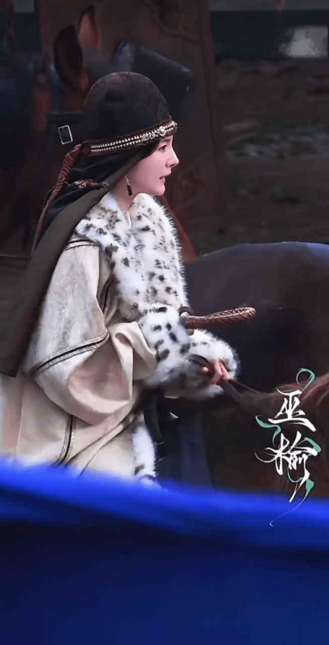 杨幂新剧都还没播
我都感觉看完剧透了！

从第一天进组
到每一天的拍摄
别说服装