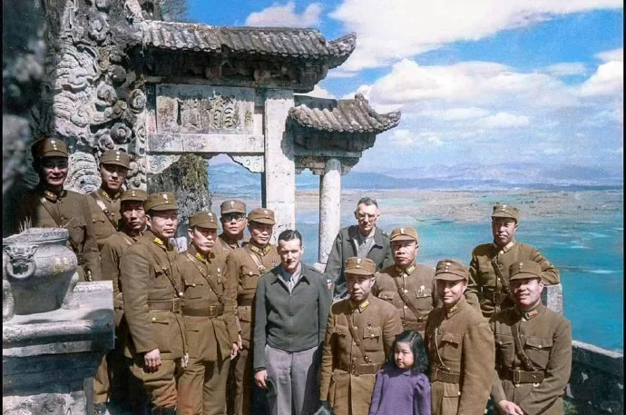 1943年中国远征军将帅昆明西山龙门合影:史迪威，杜聿明，黄维，丘清泉...