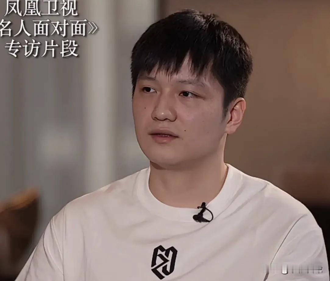 樊振东一出声，刘国梁指导的悬疑排除了。

樊振东去德国打球时，网上讨论非常激烈。
