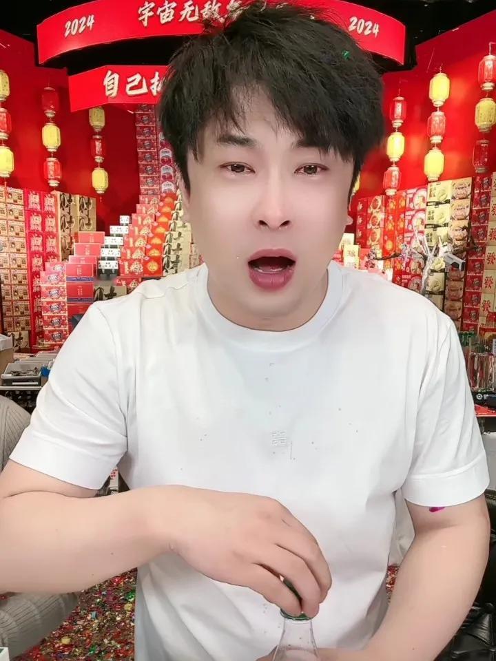 超级网红辛巴又哭了！辛巴的几滴眼泪为汇源果汁换来了3000多万的销售额，昨天辛巴