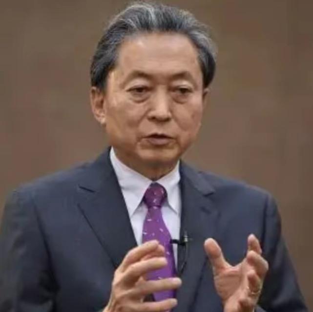 日本前首相鸠山由纪夫昨天（3月28日）写道：“一名现役陆上自卫队军官持刀闯入中国