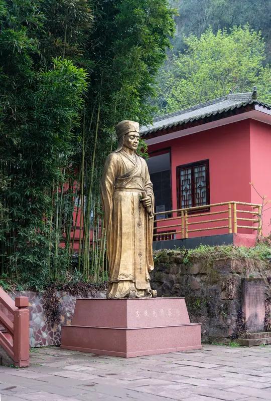 蔡伦（约50年－121年），字仲达，是东汉时期一位杰出的宦官和发明家，被誉为“造