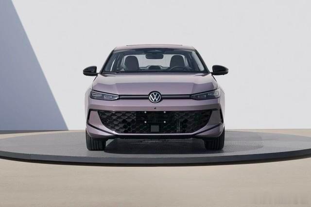 家轿“常青树”换新来袭！上汽大众官宣朗逸Pro将于11月正式上市，带着“小号帕萨