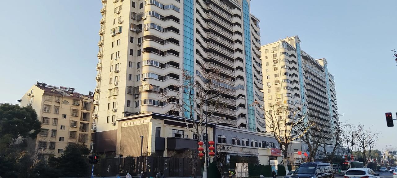 分享一张你随手拍下的街景