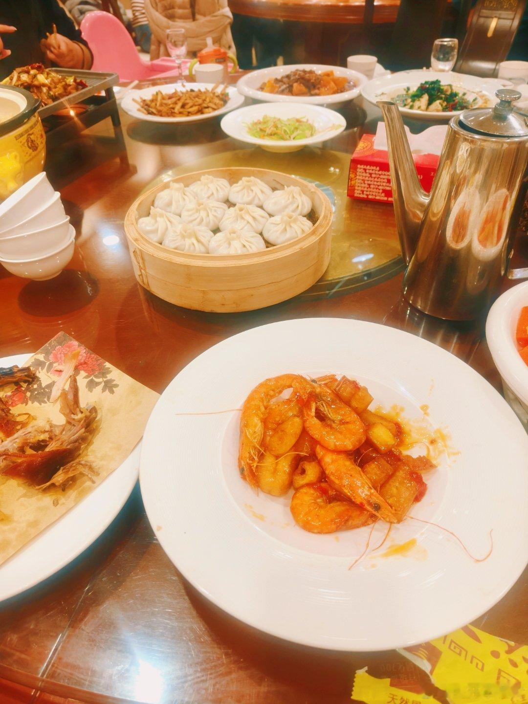 丁禹兮 家里填了新成员，今晚吃席