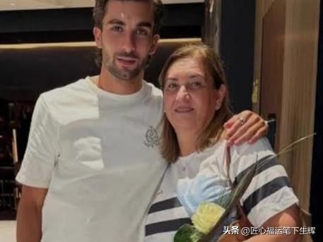 费兰·托雷斯的母亲多洛雷斯·加西亚·阿尔科弗是瓦伦西亚本地人，性格朴实忠厚，一路