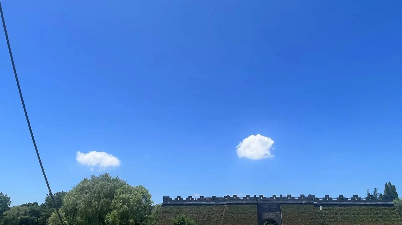 今天的云属于可爱型的。
#2024最难忘的瞬间#