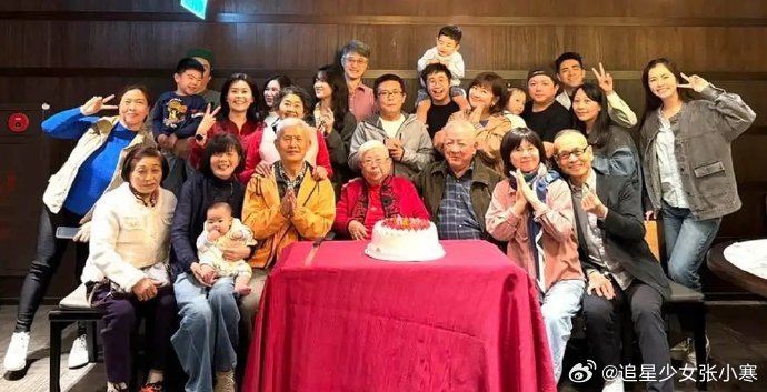 任家萱首次公开儿子正脸照 任家萱儿子正面照，真的好可爱呢！ 任家萱儿子正面照