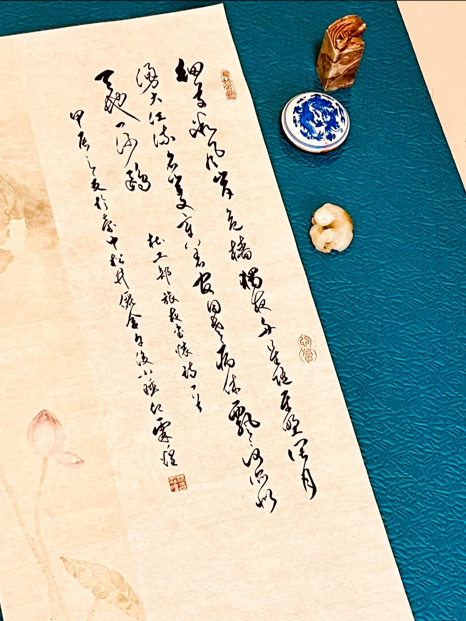 星垂平野闊，月湧大江流…