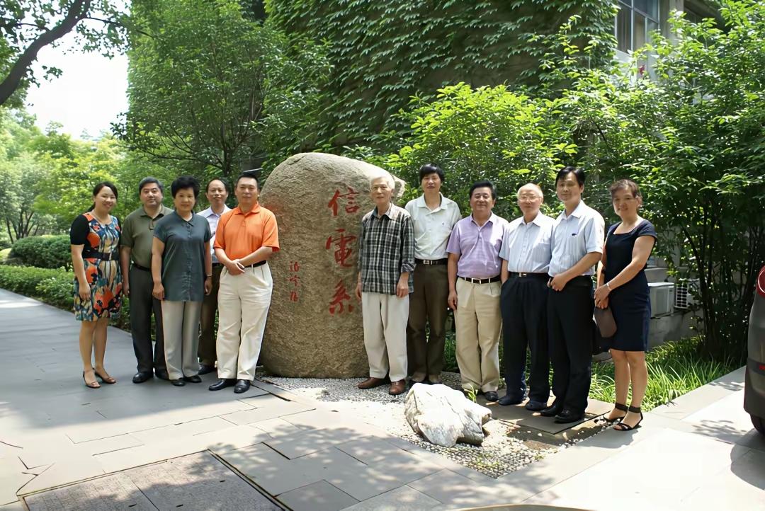 段永平这话，戳破了多少散户的痛点？
 
说真的，身边太多人买股票像买菜，看别人抢