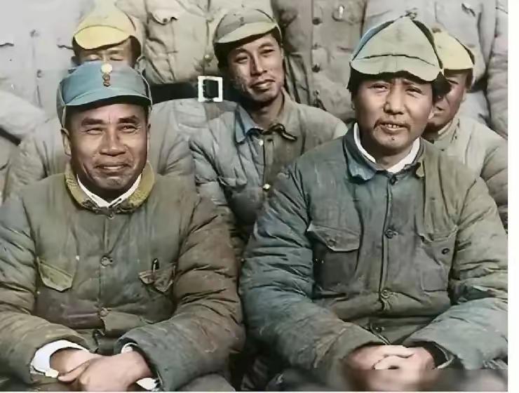 一顶没人要的旧帽子，照见毛主席的赤子心！公知凭什么诋毁
 
一张老照片，毛主席头