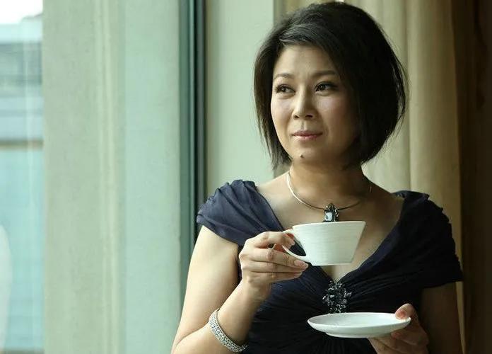 1972年，毛主席收到了女儿李敏邮寄来的一张婴儿照片。望着照片，毛主席的脸上露出