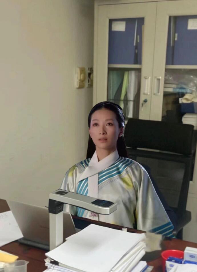 我在工位就像端妃这样：打工人精神状态大赏