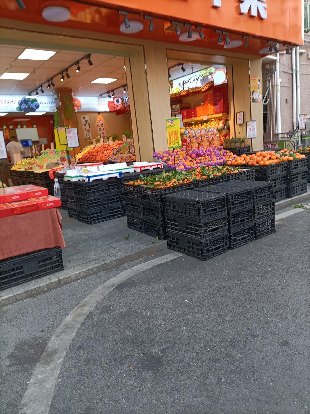 今日开销记账今日周末，买了鸡，肉，蛋，还有好多蔬菜，水果，今日又花了一百多大洋[
