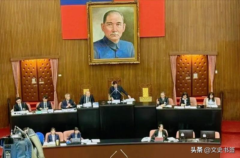 2100亿天价无人机预算遭蓝白联手拦下！民进党当局砸2100亿新台币的无人载具采