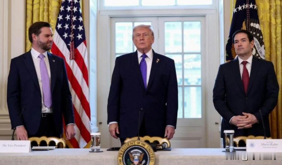 被问及万斯和鲁比奥谁会接班时，特朗普说，他们俩风格不同，都很出色，若两人联手将很