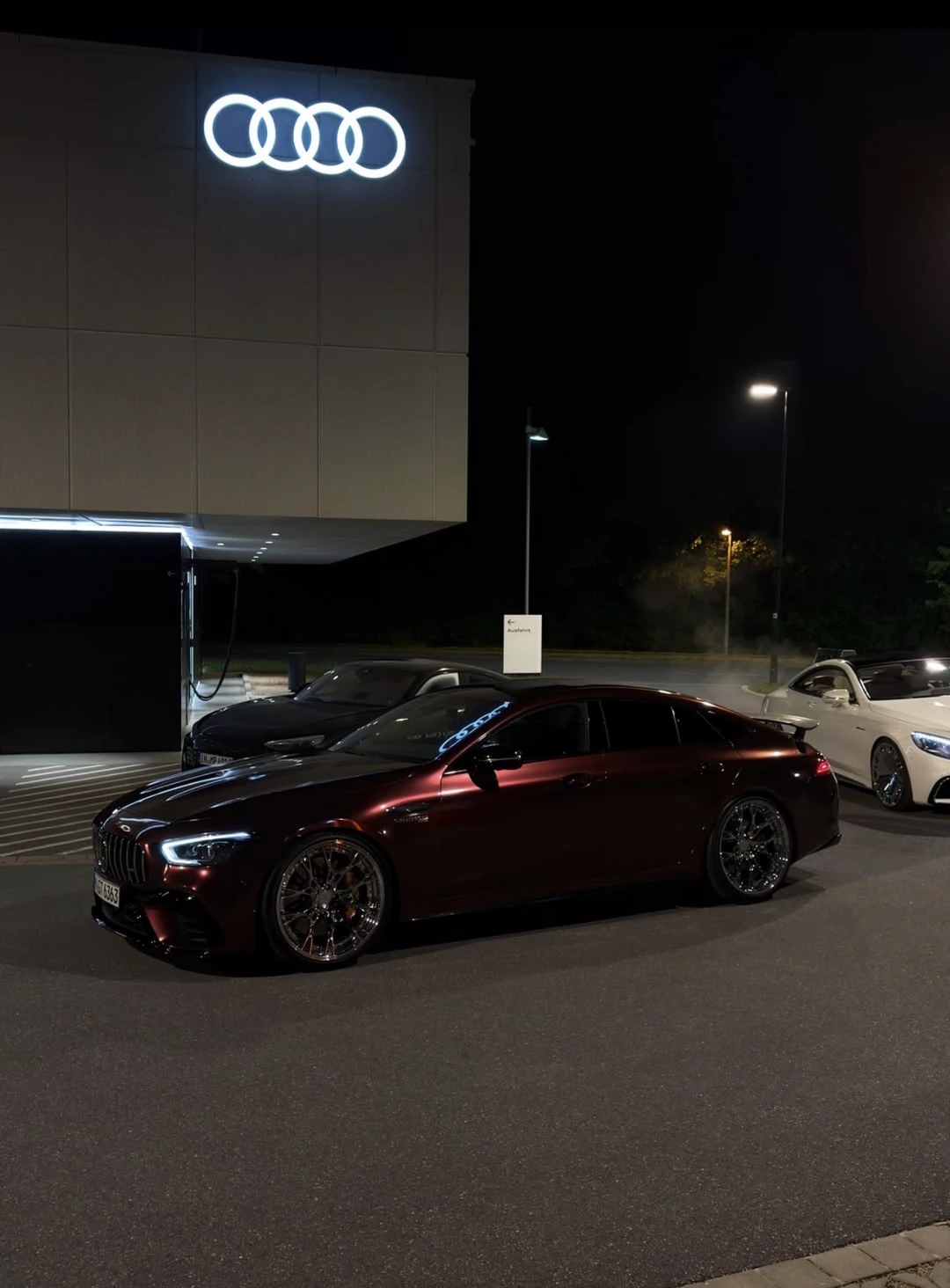 奔驰AMG GT53 红宝石红